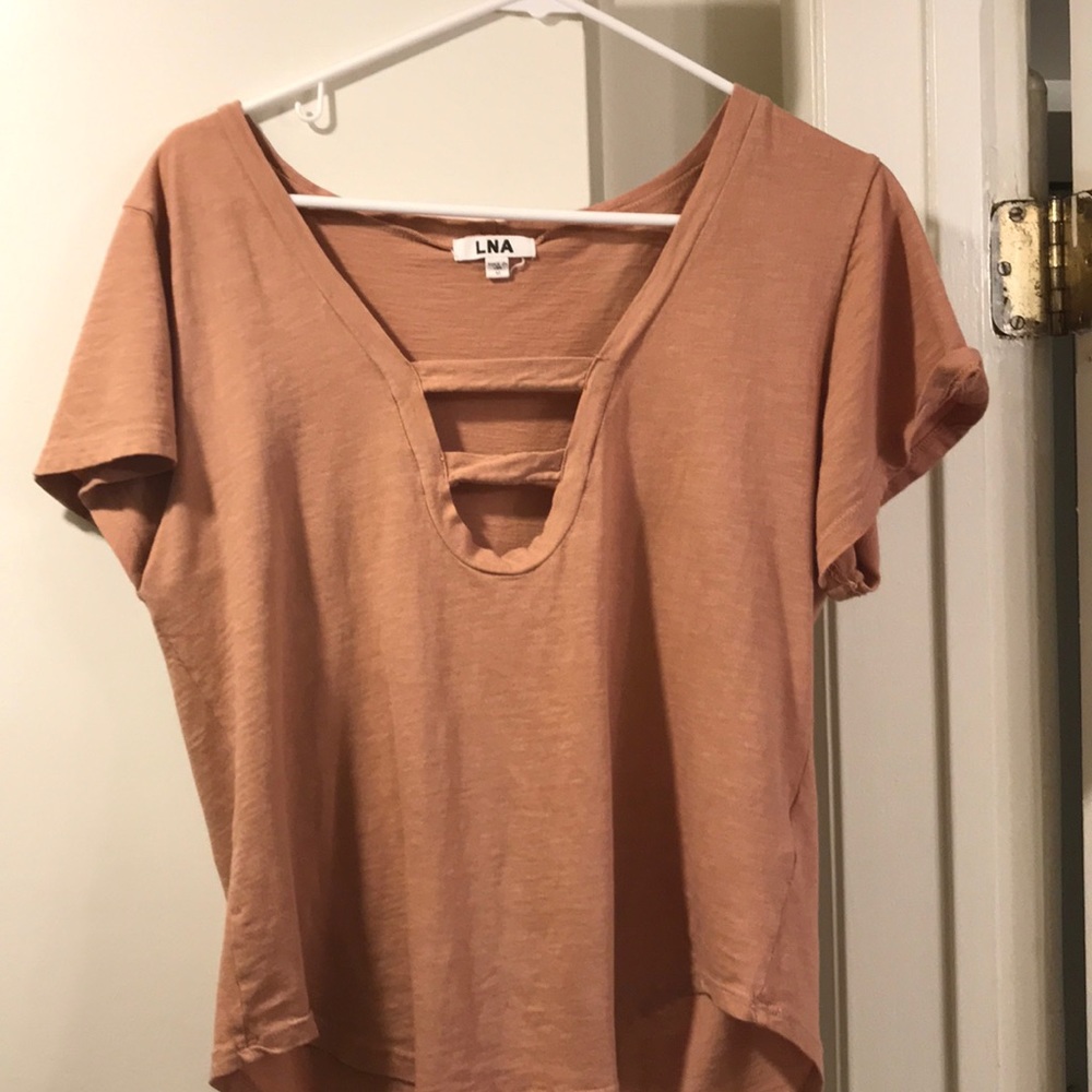 LNA soft V tee **essentials**